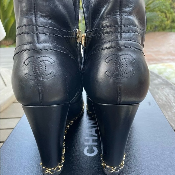 CHANEL Black Lambskin Leather Gold Chain Around Wedge Ankle Boots Booties 41 11 - Picture 6 of 13